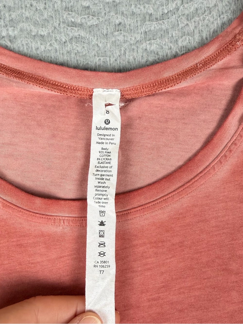 Lululemon Top Womens 8 Coral Faded Long Sleeve Round Neck Athletic Preppy - Picture 8 of 8